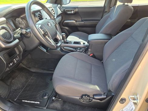 Used 2019 Toyota Tacoma TRD Sport RWD image 18