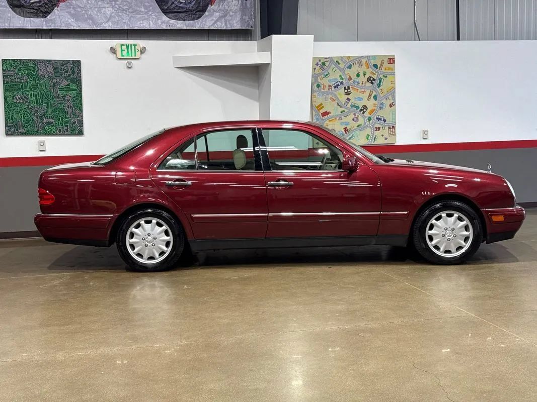 Used 1999 Mercedes-Benz E 320 Sedan image 4