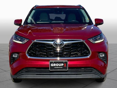 Used 2021 Toyota Highlander Limited image 3