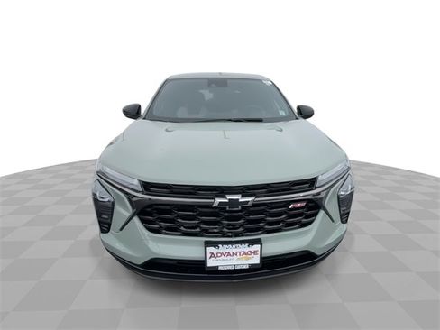 Certified 2024 Chevrolet Trax RS w/ Driver Confidence Package image 3