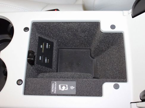 Certified 2025 Porsche Macan image 33