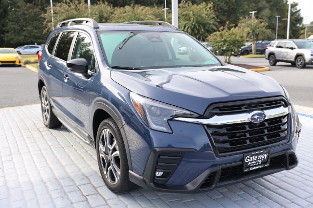 Used 2024 Subaru Ascent Limited w/ Technology Package AWD/4WD image 7