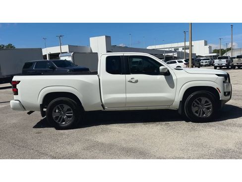 Used 2025 Nissan Frontier SV w/ SV Convenience Package RWD image 9