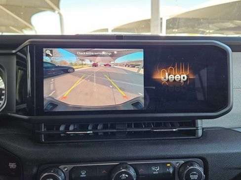 Used 2024 Jeep Gladiator Willys image 12