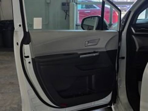Used 2024 Toyota Sienna LE image 11