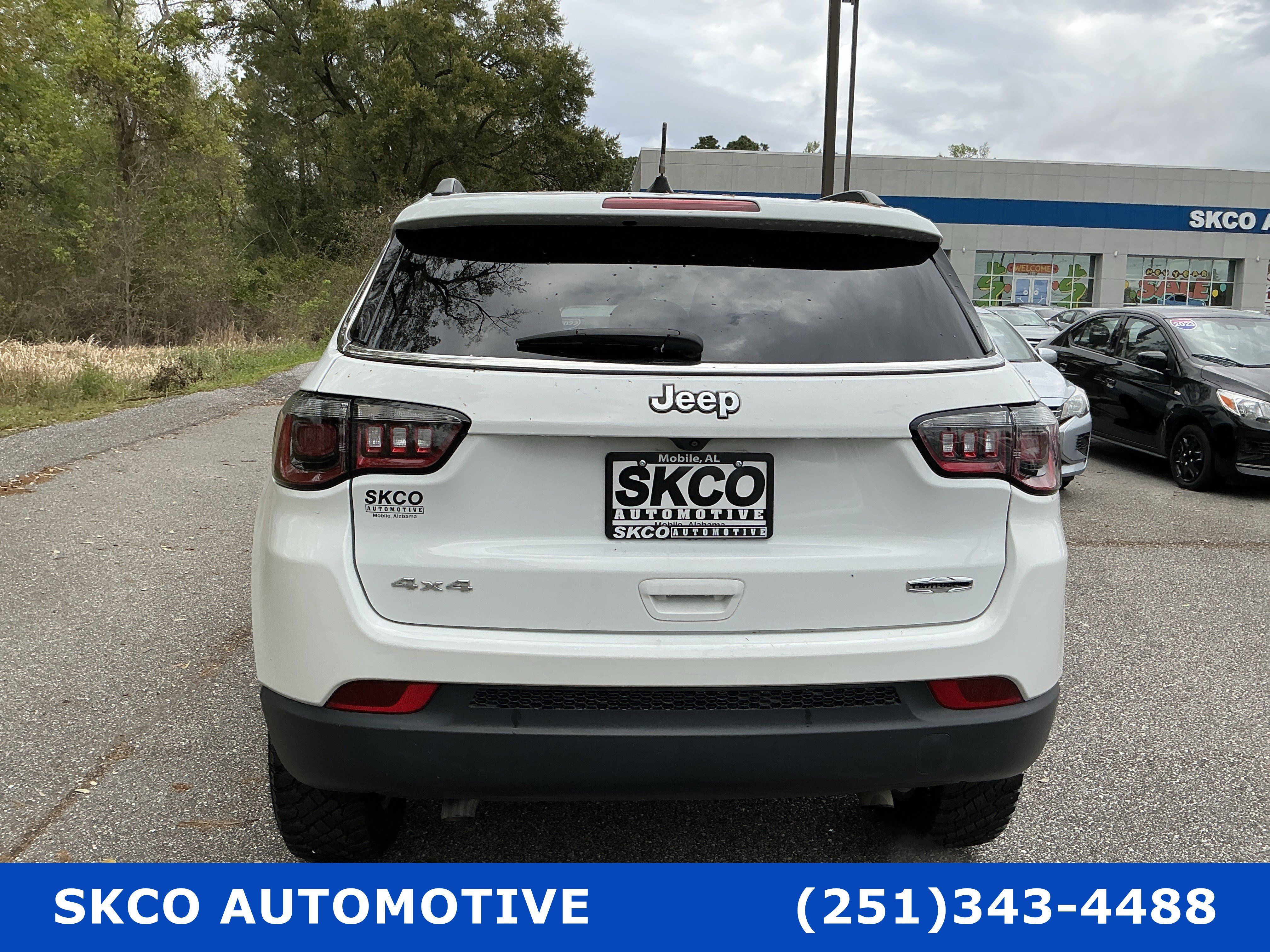 Used 2023 Jeep Compass Latitude w/ Sun and Sound Group AWD/4WD image 4
