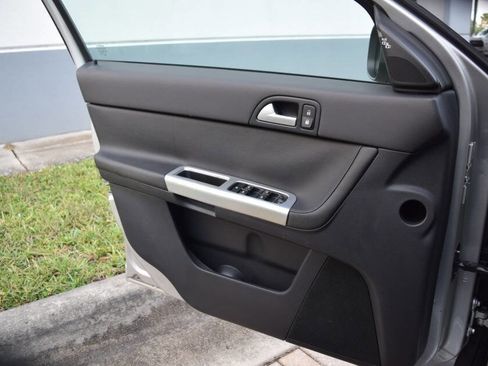 Used 2011 Volvo V50 T5 image 69