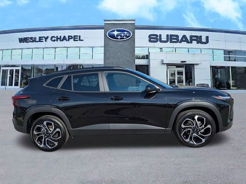 Used 2025 Chevrolet Trax RS w/ Sunroof Package image 4