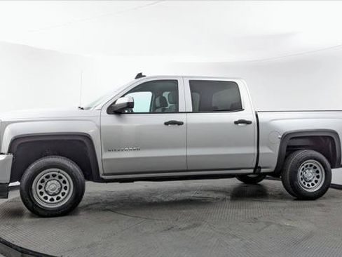 Used 2018 Chevrolet Silverado 1500 Custom w/ Custom Convenience Package RWD image 3