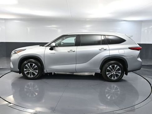 Used 2021 Toyota Highlander XLE image 9