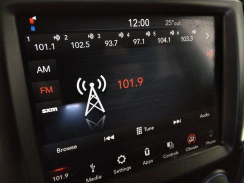 Used 2018 RAM 1500 Sport image 19