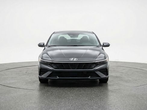 Used 2025 Hyundai Elantra SEL FWD image 2