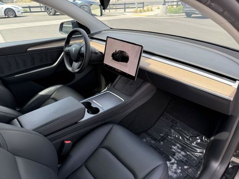 Used 2024 Tesla Model Y Performance AWD/4WD image 23