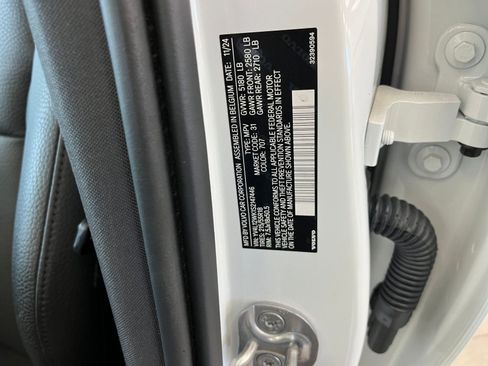 Used 2025 Volvo V60 B5 Cross Country Plus image 29