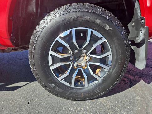 Used 2022 Toyota Tacoma TRD Sport w/ Technology Package image 19