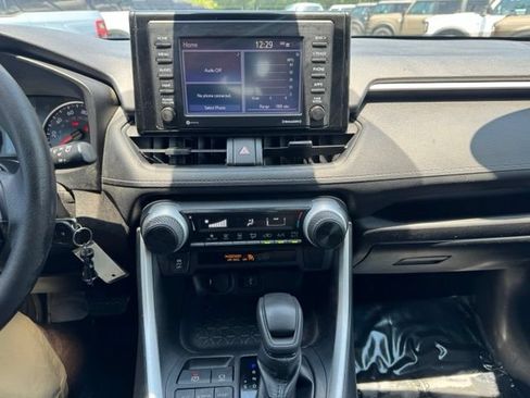 Used 2021 Toyota RAV4 LE FWD image 27