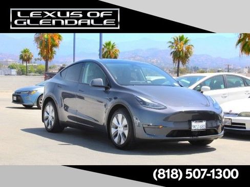 Used 2023 Tesla Model Y Long Range AWD/4WD image 1