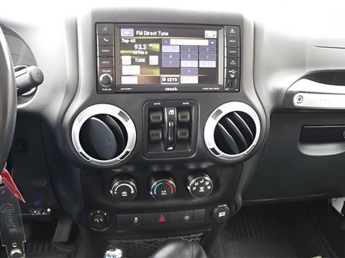 Used 2016 Jeep Wrangler Unlimited Rubicon w/ Connectivity Group image 20