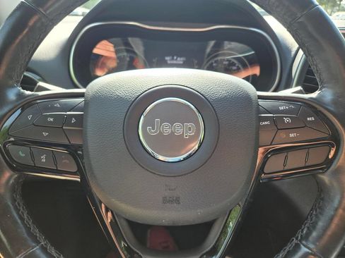 Used 2019 Jeep Cherokee Latitude Plus AWD/4WD image 11