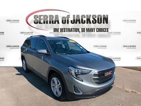 Used 2018 GMC Terrain SLE w/ Driver Convenience Package FWD image 2