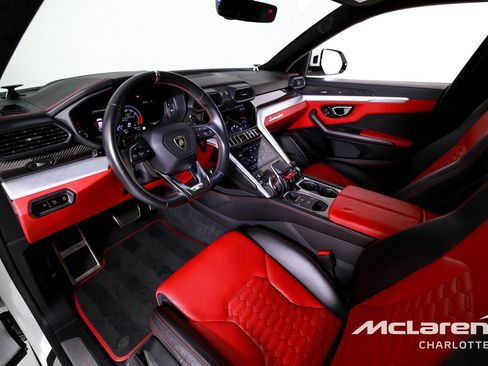 Used 2020 Lamborghini Urus AWD/4WD image 12
