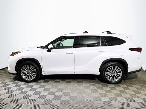 Certified 2024 Toyota Highlander Platinum AWD/4WD image 5