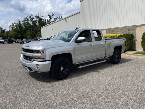 Used 2019 Chevrolet Silverado 1500 LT w/ All Star Edition AWD/4WD image 7
