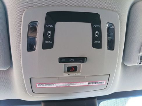 Used 2024 Toyota Sienna LE FWD image 19