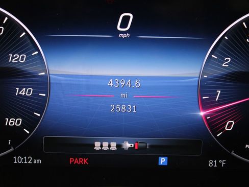 Used 2024 Mercedes-Benz GLC 300 4MATIC image 36