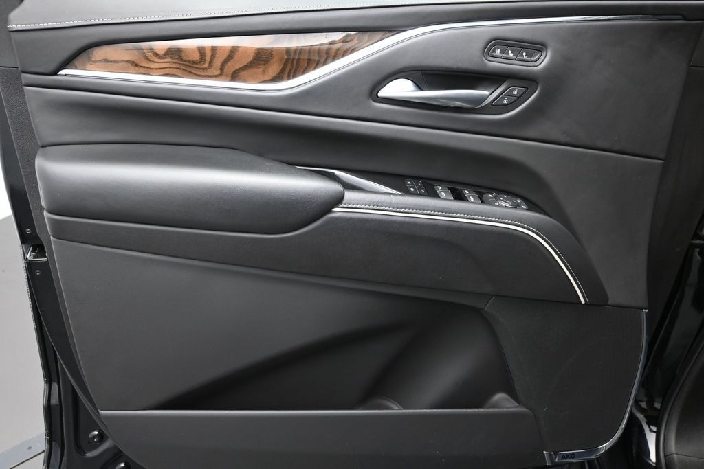 Certified 2023 Cadillac Escalade ESV Sport Platinum w/ LPO, ONYX Package AWD/4WD image 9