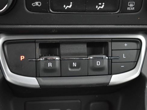 Used 2024 GMC Terrain SLE image 30