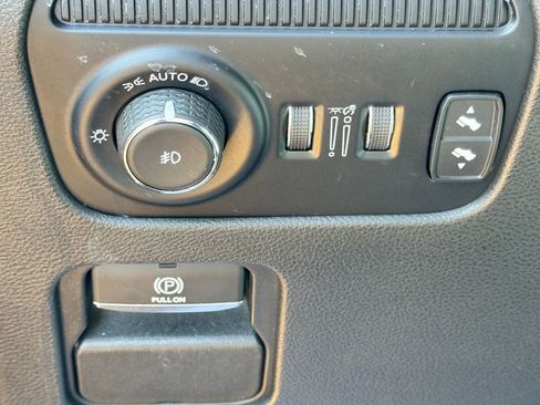 Used 2023 Jeep Wagoneer Series II AWD/4WD image 35