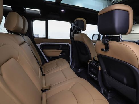 Used 2025 Land Rover Defender 110 X-Dynamic SE AWD/4WD image 25