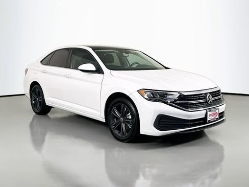 Used 2024 Volkswagen Jetta SE FWD image 15