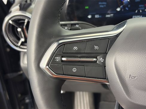 Used 2025 Chevrolet Equinox LT AWD/4WD image 4