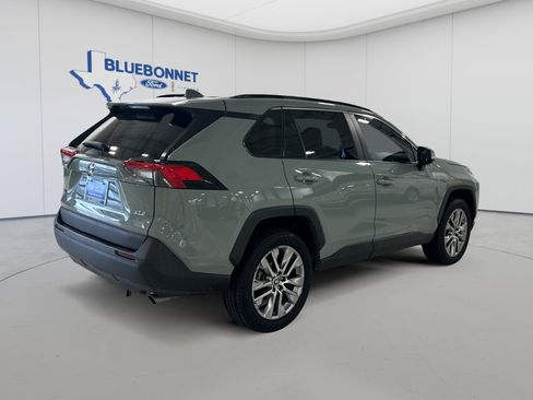 Used 2023 Toyota RAV4 XLE Premium FWD image 5