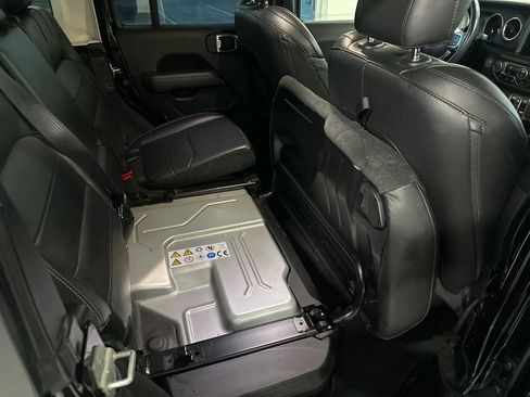 Used 2022 Jeep Wrangler Unlimited Sahara 4xe image 10