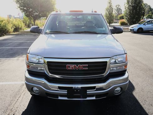 Used 2004 GMC Sierra 3500 SLT w/ Heavy-Duty Power Package image 10