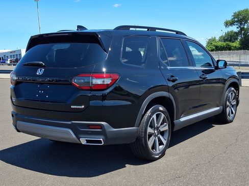 Used 2023 Honda Pilot Touring image 6