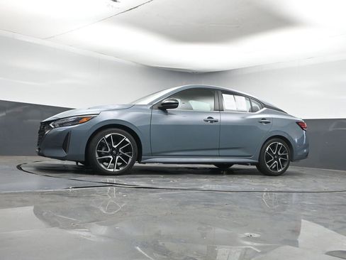 Used 2024 Nissan Sentra SR w/ SR Premium Package image 26