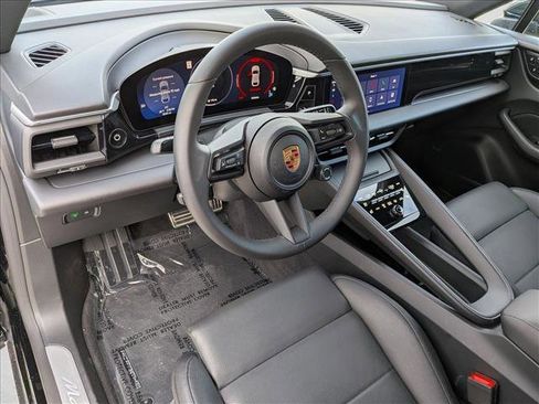 Used 2025 Porsche Macan 4S Electric image 3