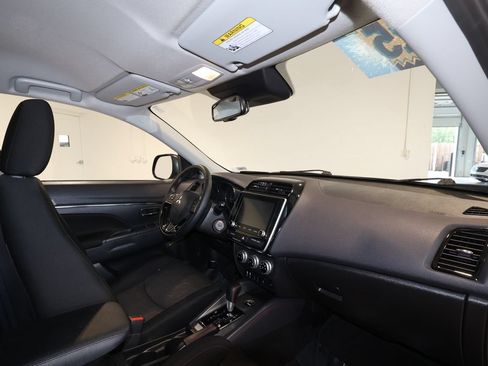 Used 2025 Mitsubishi Outlander Sport LE AWD/4WD image 26