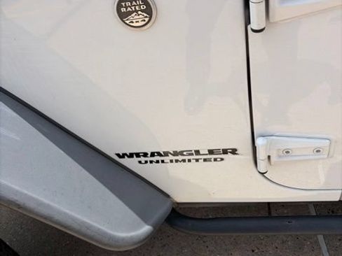 Used 2014 Jeep Wrangler Unlimited Rubicon w/ Connectivity Group AWD/4WD image 4