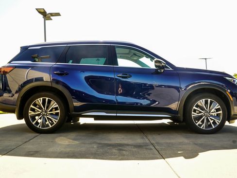 Certified 2026 INFINITI QX60 Luxe w/ Family Package FWD image 9