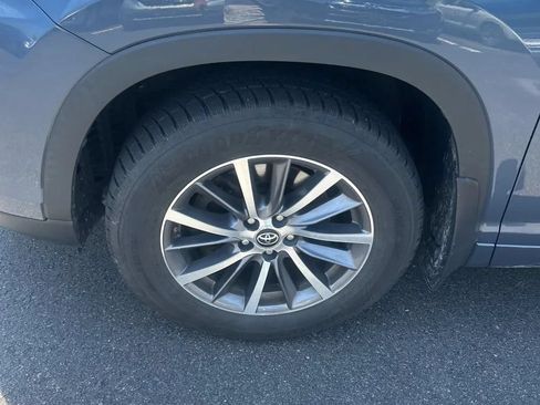 Used 2017 Toyota Highlander XLE AWD/4WD image 17
