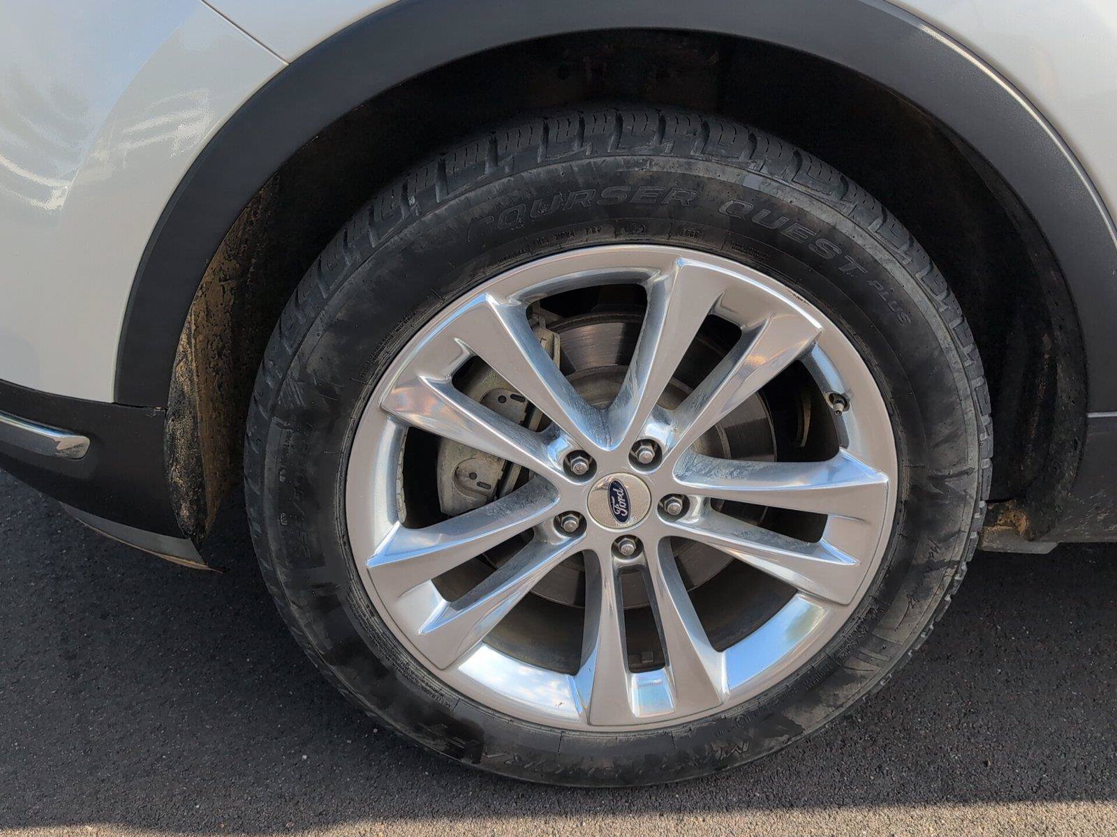 Used 2018 Ford Explorer Limited w/ Ford Safe & Smart Package FWD image 9