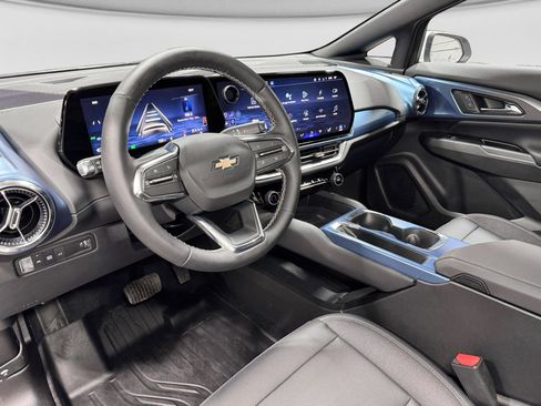 Used 2024 Chevrolet Equinox EV LT image 19