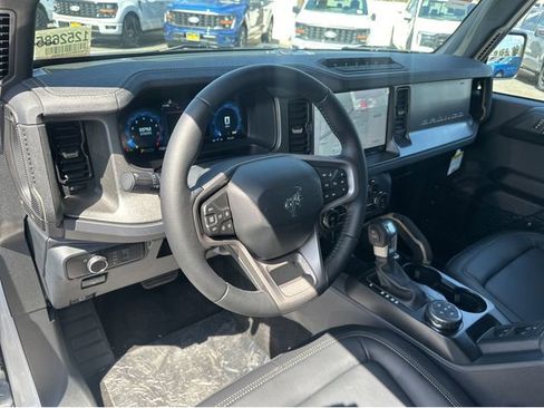 New 2025 Ford Bronco Badlands image 12