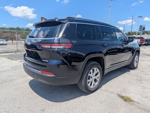 Used 2023 Jeep Grand Cherokee L Limited w/ Luxury Tech Group II AWD/4WD image 4
