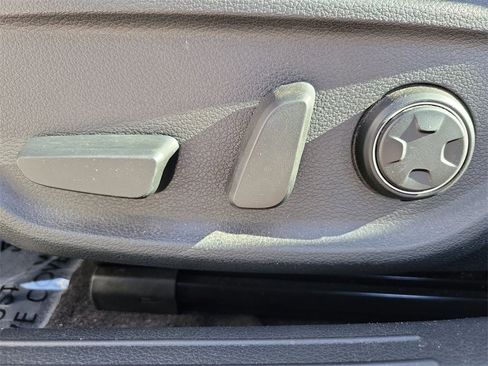 Used 2025 Genesis G70 2.5T image 16